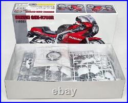 Hasegawa 1/12 Suzuki GSXR-750 1986 Limited Edition Motorcycle Model Kit