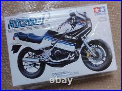 Suzuki RG250r 112 Scale Sport Bike Motorcycle Model Kit by Tamiya 14024